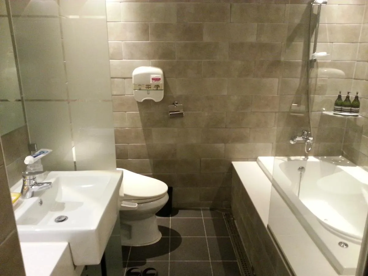 Hi Design Hotel Pusan 2*,